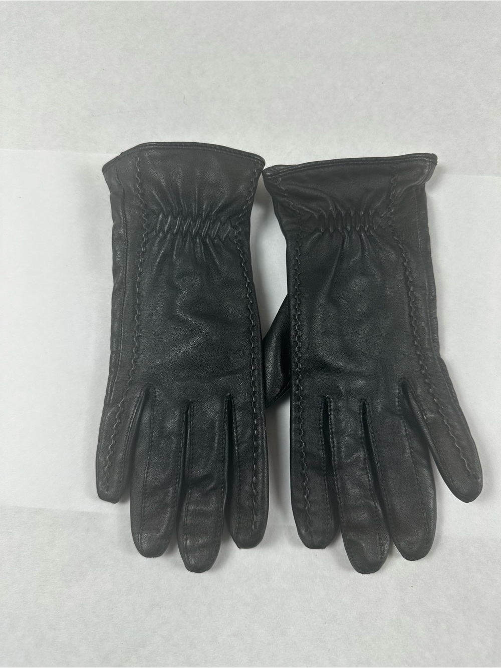 Liz Claiborne Black Leather Women’s Gloves with Gathered Wrist- Size Small